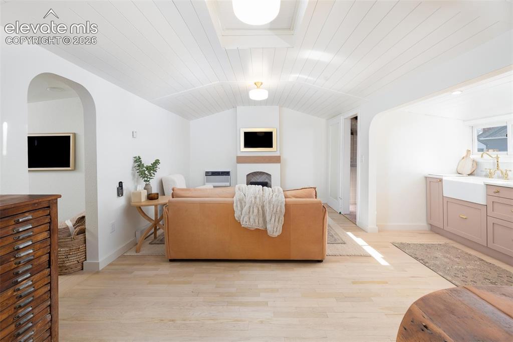 Image 4 of 22: Living Room