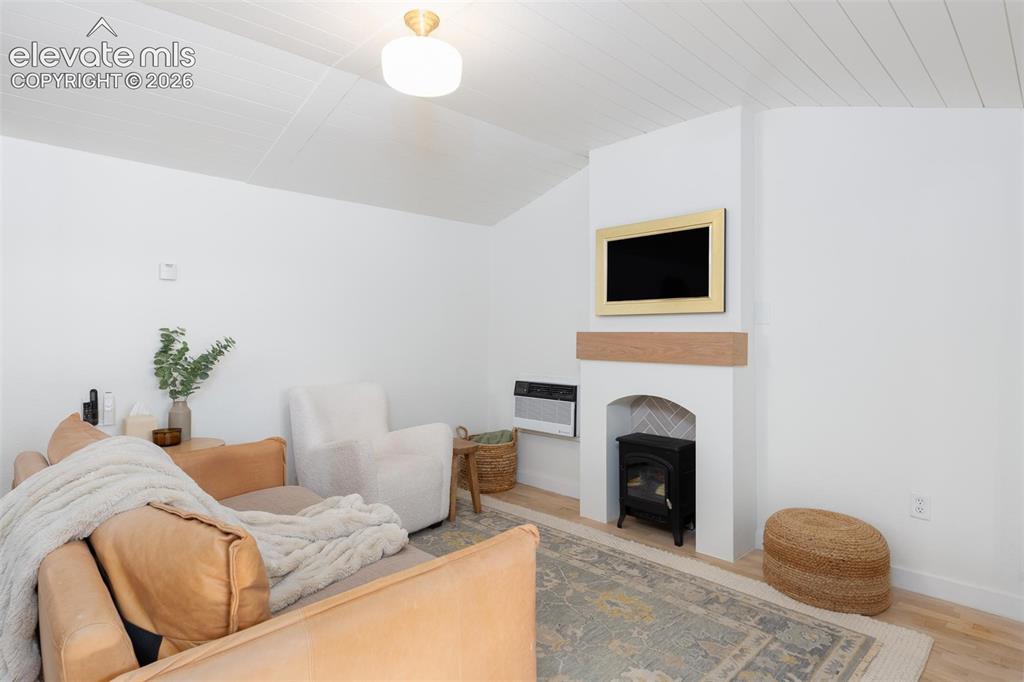 Image 6 of 22: Living Room