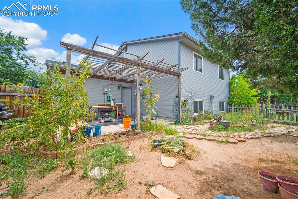 Image 32 of 50: Back of Structure