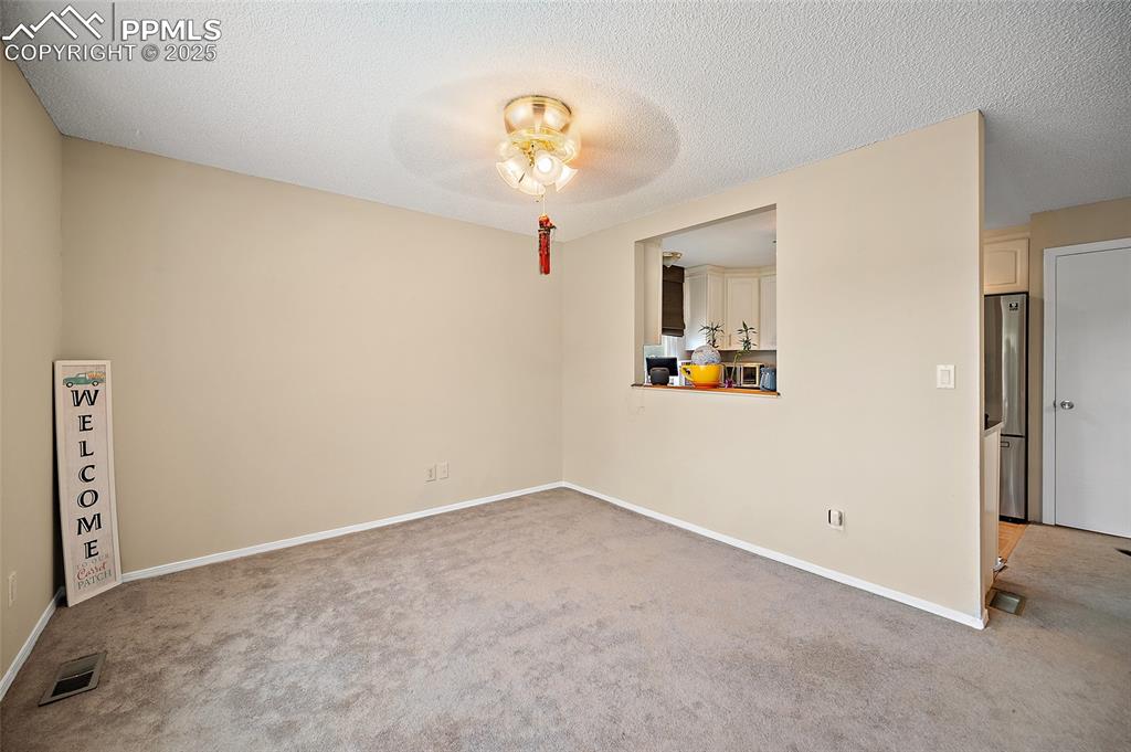 Image 6 of 50: Living Room