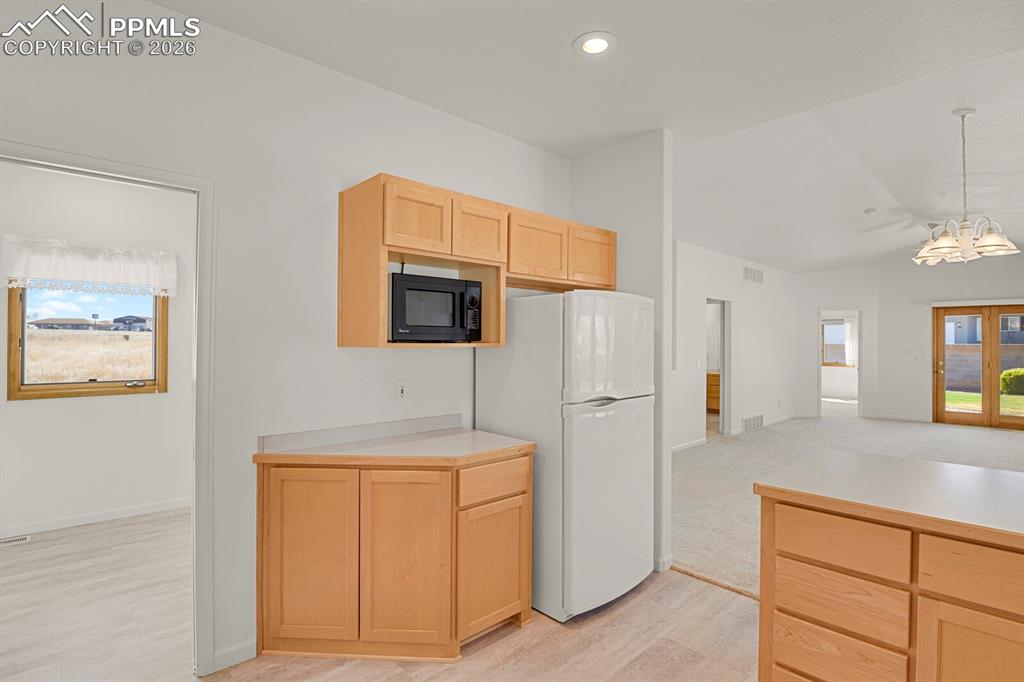 Image 11 of 31: Kitchen