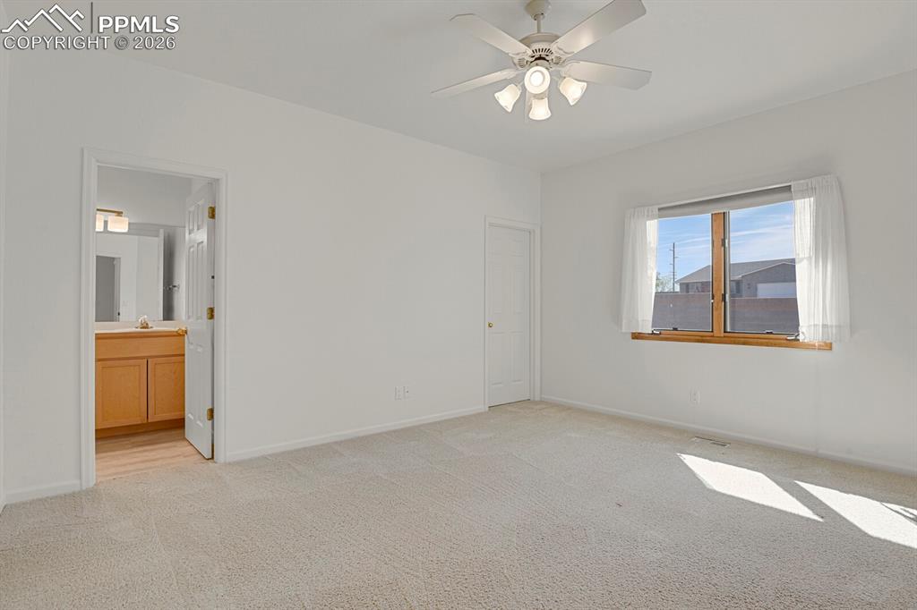 Image 13 of 31: Bedroom