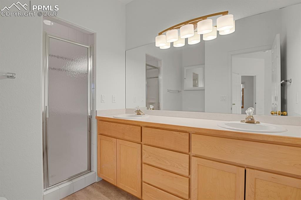 Image 14 of 31: Bathroom