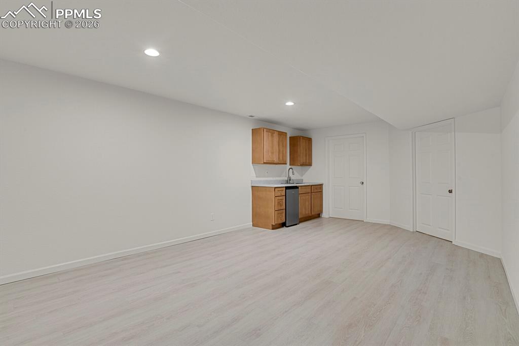 Image 19 of 31: Living Room