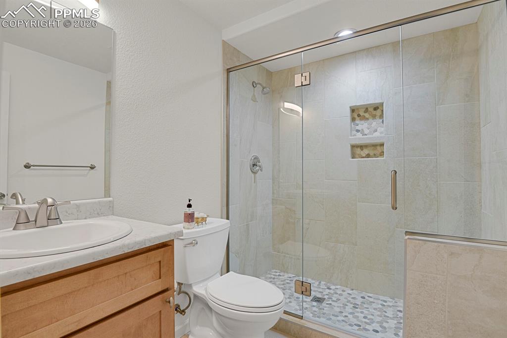 Image 26 of 31: Bathroom