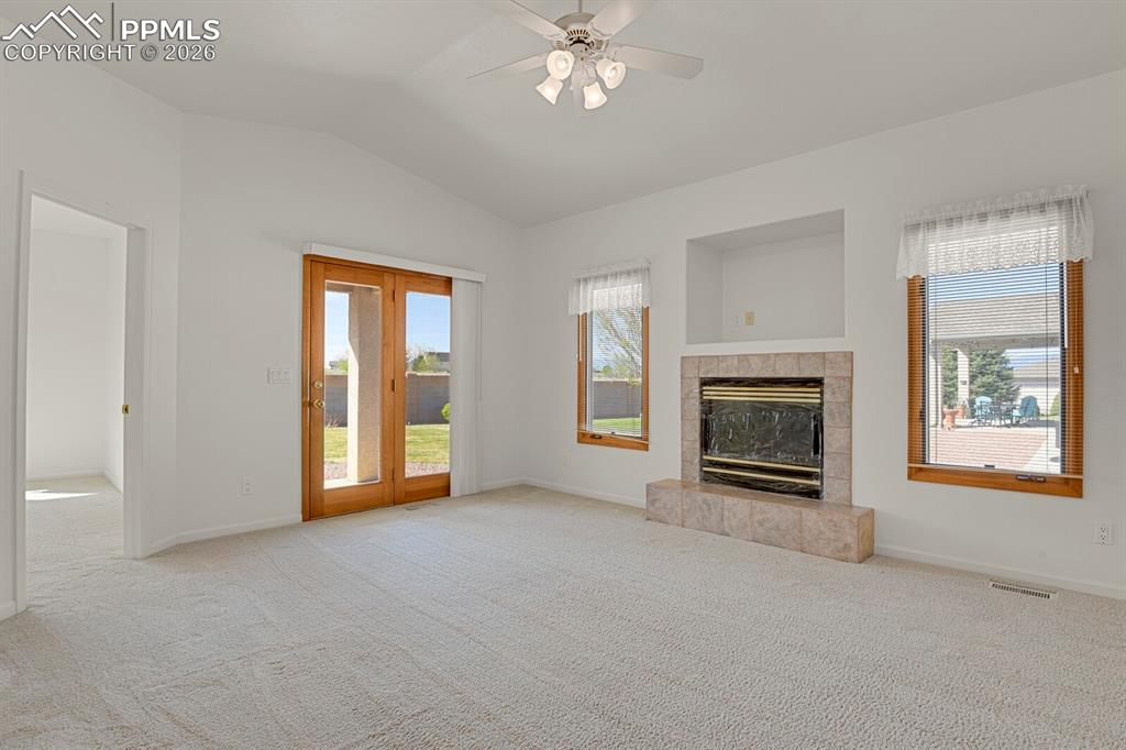 Image 6 of 31: Living Room