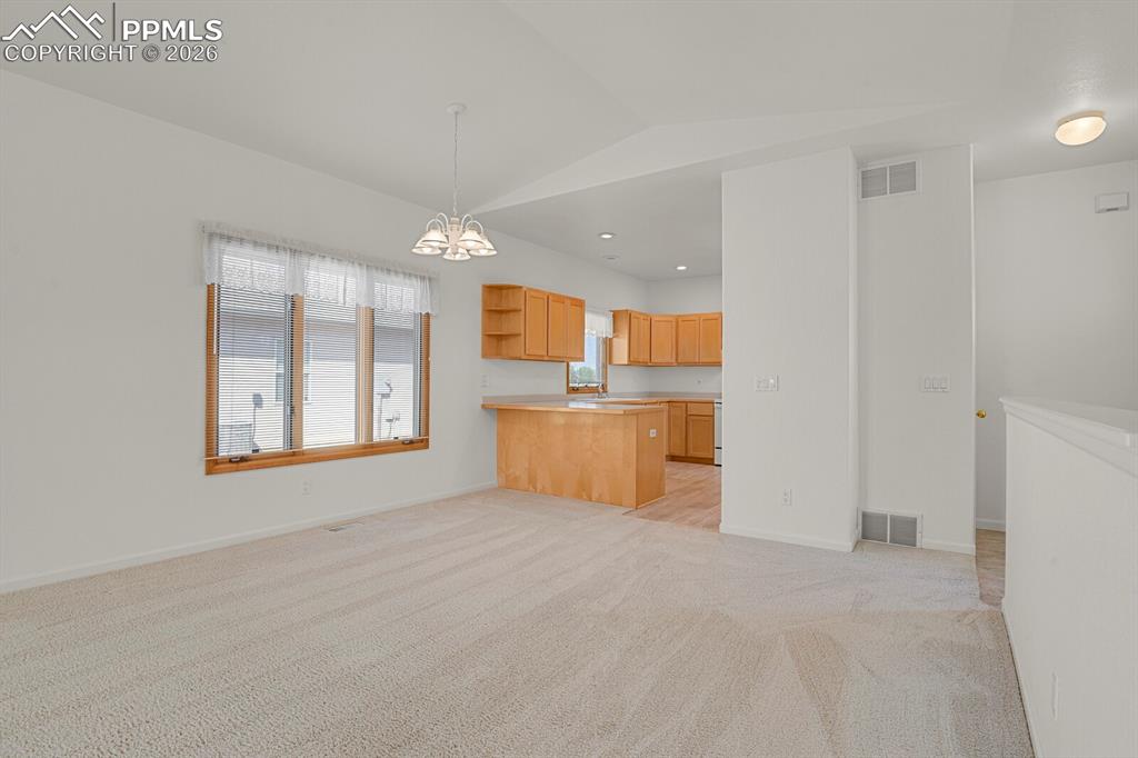 Image 7 of 31: Kitchen