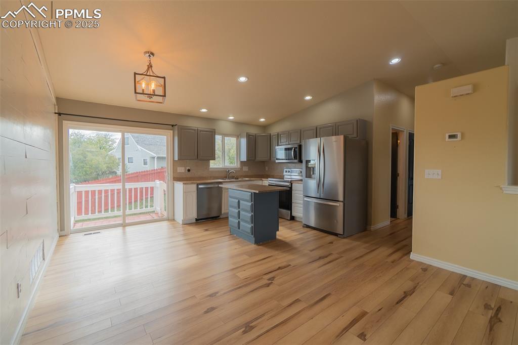 Image 18 of 48: Kitchen