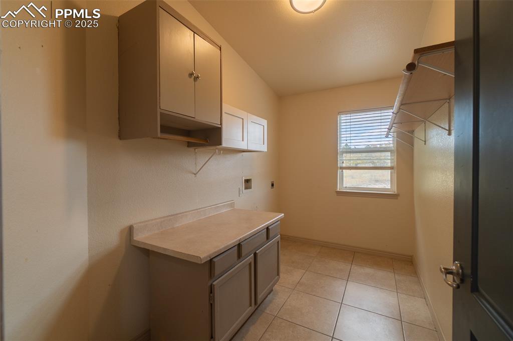 Image 33 of 48: Laundry