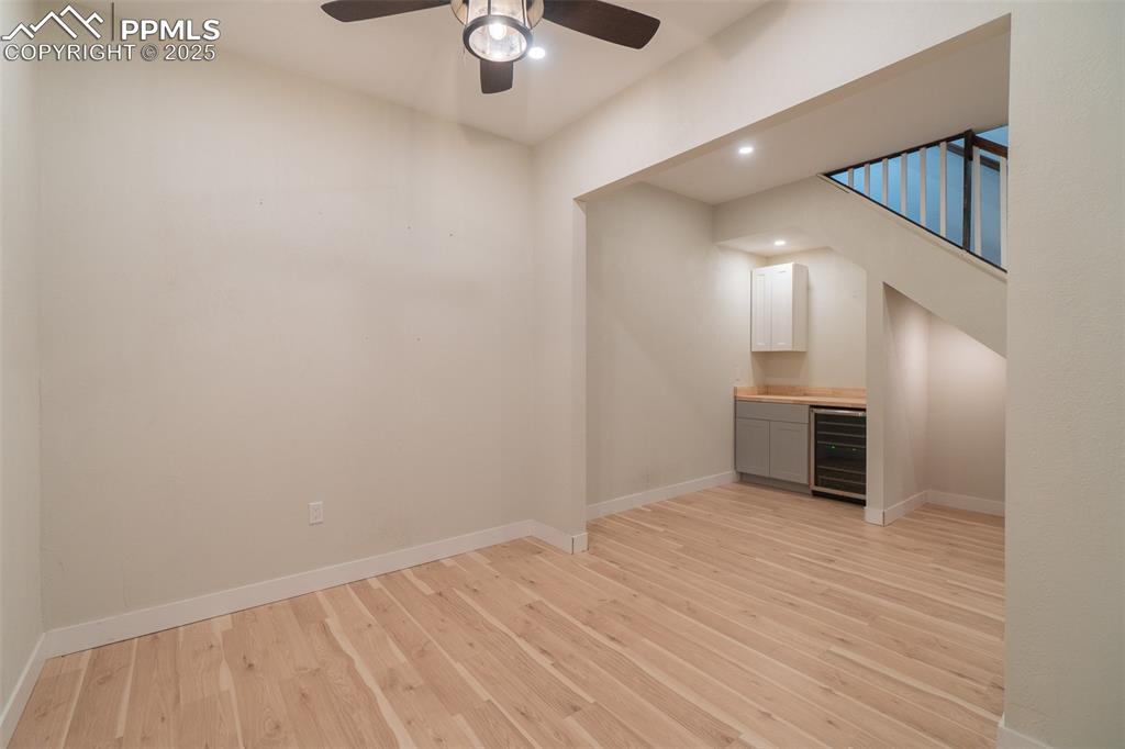 Image 36 of 48: Office