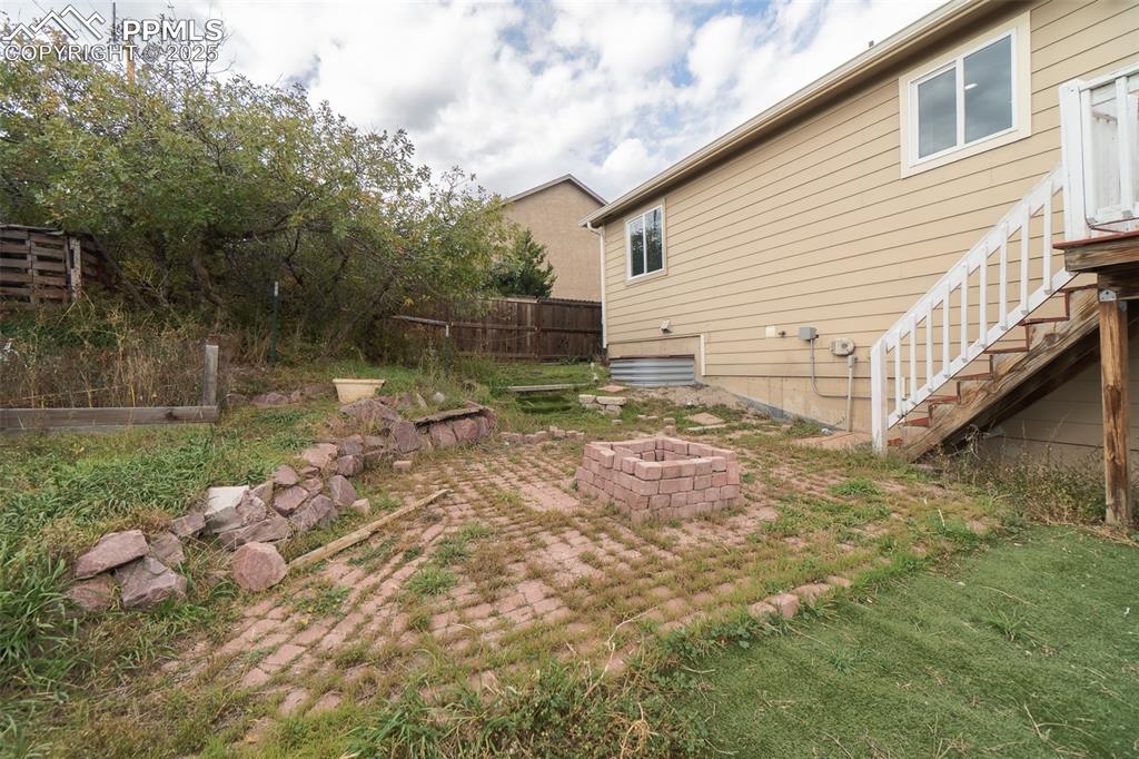 Image 46 of 48: Yard