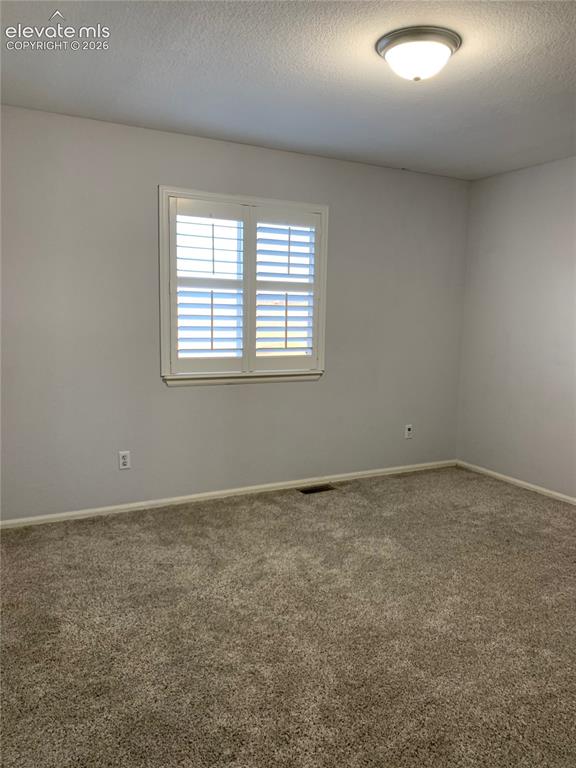 Image 10 of 15: Bedroom