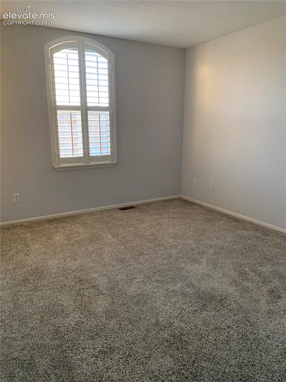 Image 11 of 15: Bedroom