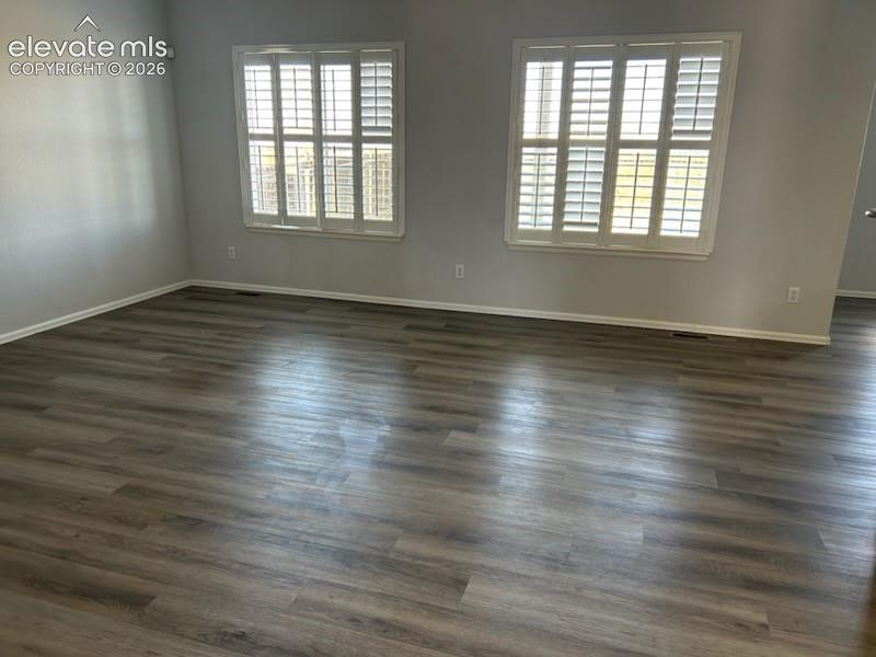 Image 4 of 15: Living Room