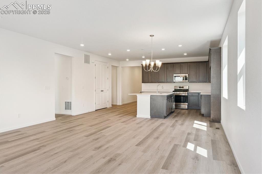 Image 11 of 21: Kitchen