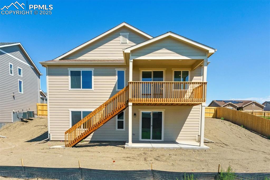 Image 19 of 21: Back of Structure