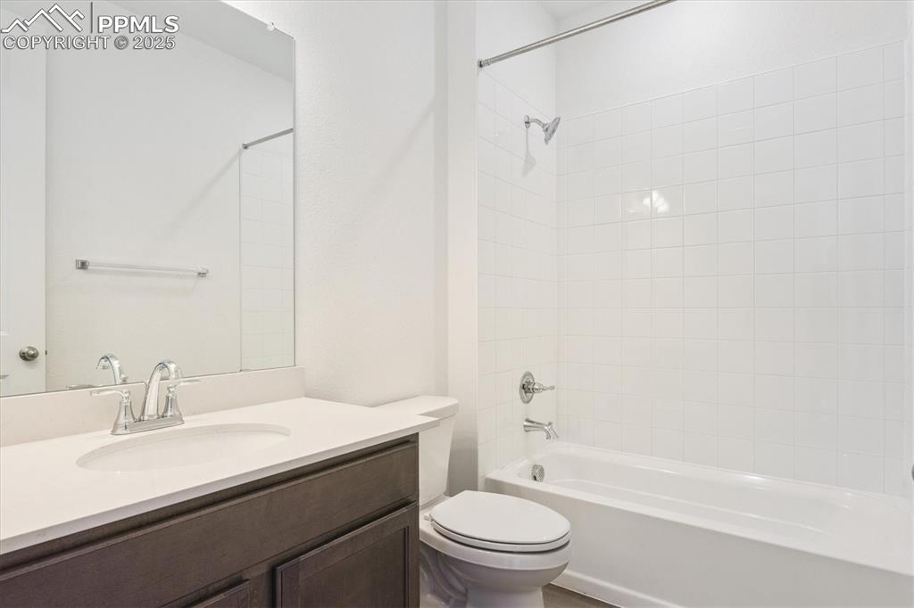 Image 3 of 21: Bathroom