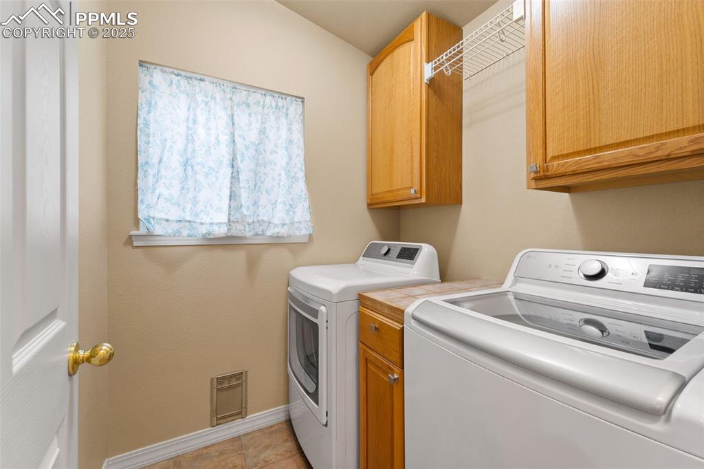 Image 15 of 50: Laundry