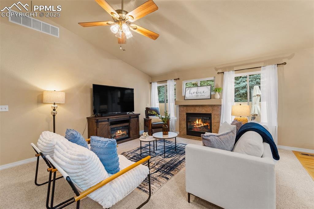 Image 8 of 50: Living Room