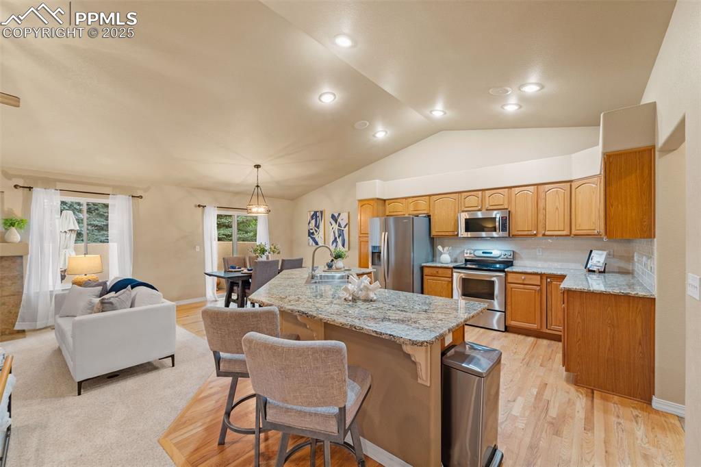 Image 9 of 50: Kitchen