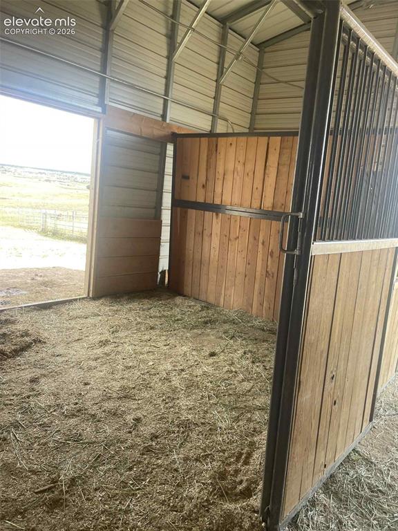 Image 17 of 19: Stable