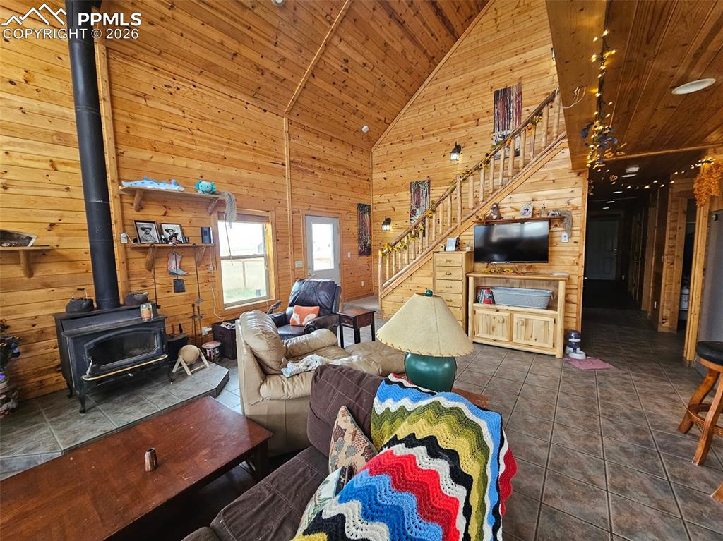Image 4 of 14: Living Room