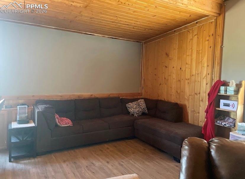 Image 9 of 14: Living Room