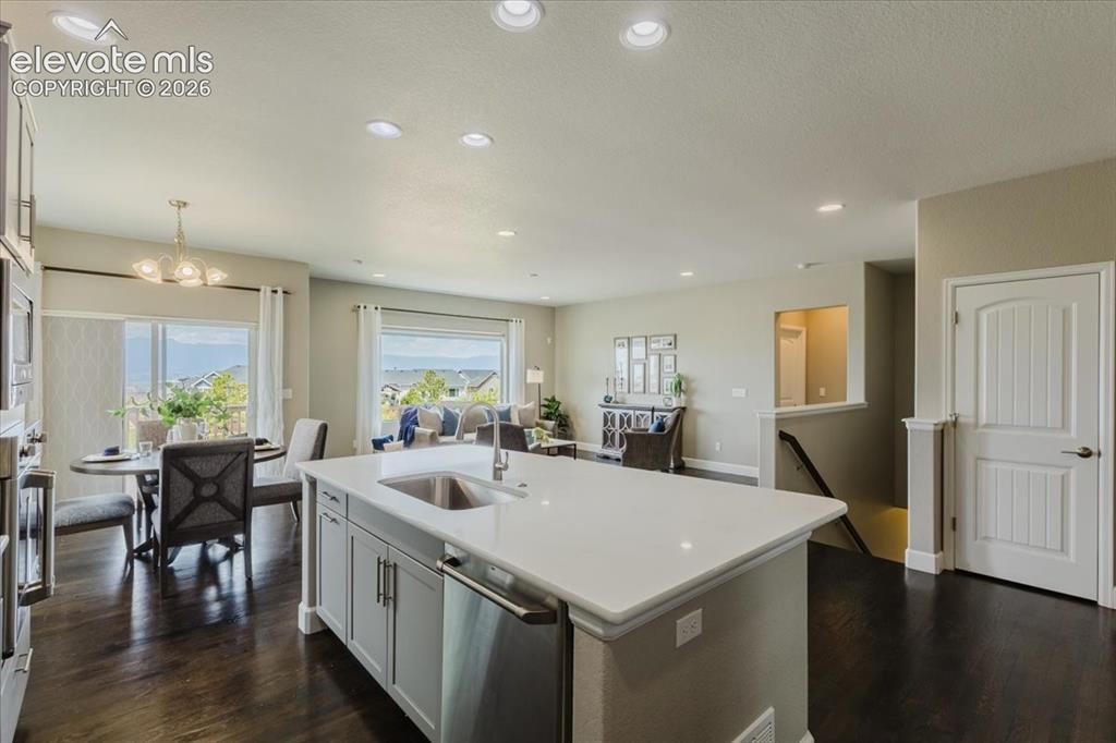 Image 11 of 50: Kitchen