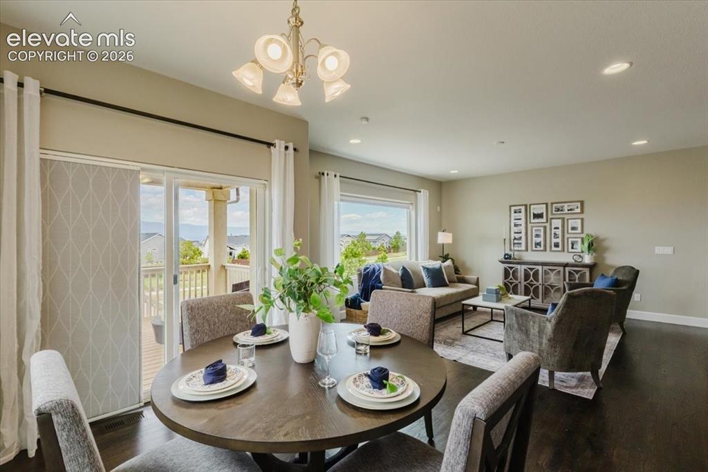 Image 8 of 50: Dining Area