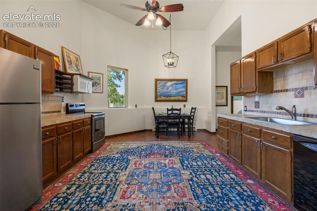 Image 31 of 46: Casita