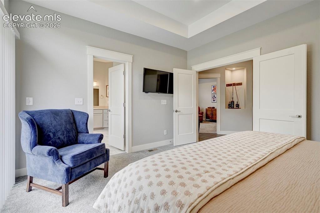 Image 17 of 40: Bedroom