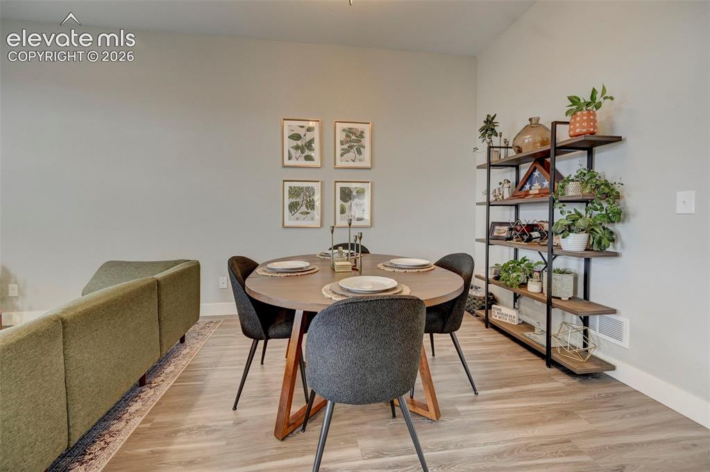 Image 6 of 40: Dining Area