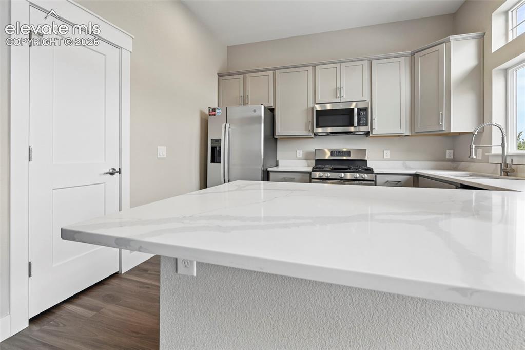 Image 9 of 40: Kitchen