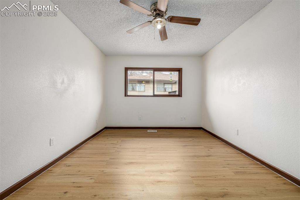 Image 13 of 27: Bedroom