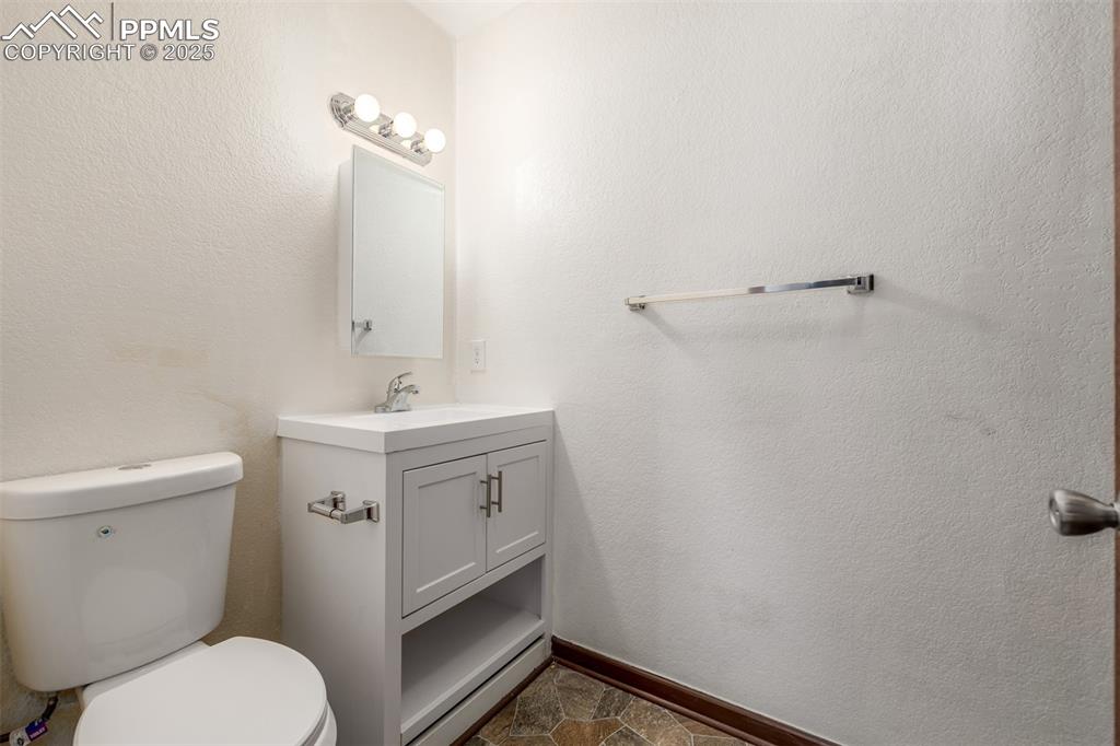 Image 22 of 27: Bathroom