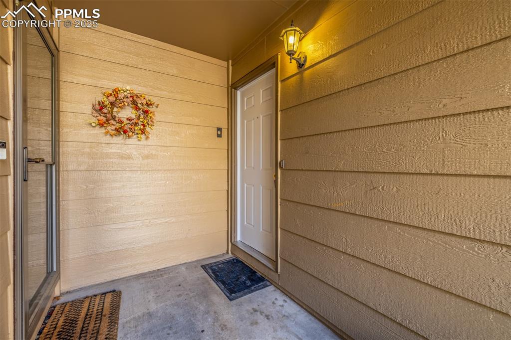 Image 3 of 27: Entry