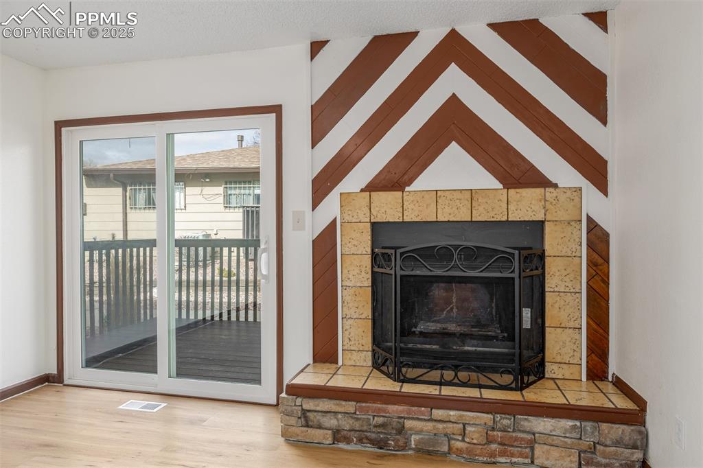 Image 6 of 27: Living Room