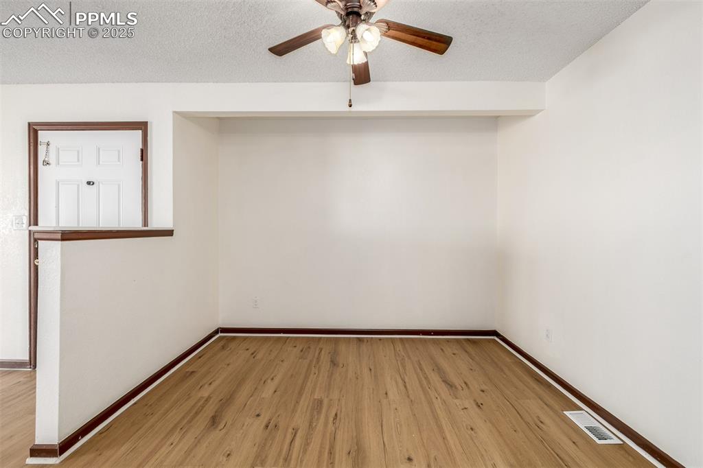 Image 7 of 27: Living Room