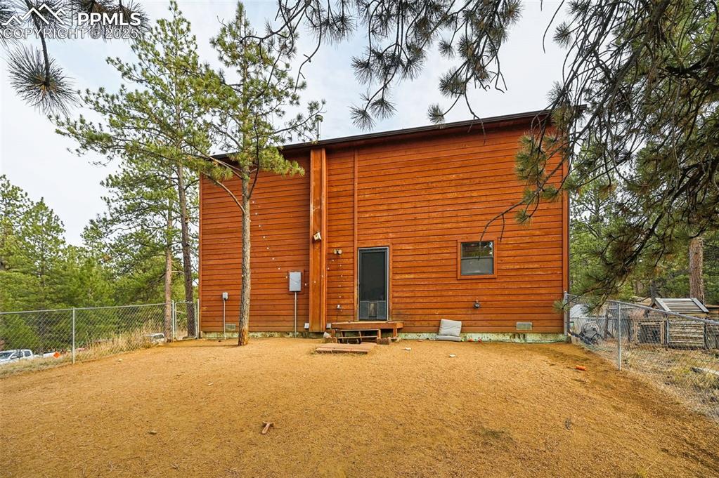 Image 30 of 35: Back of Structure