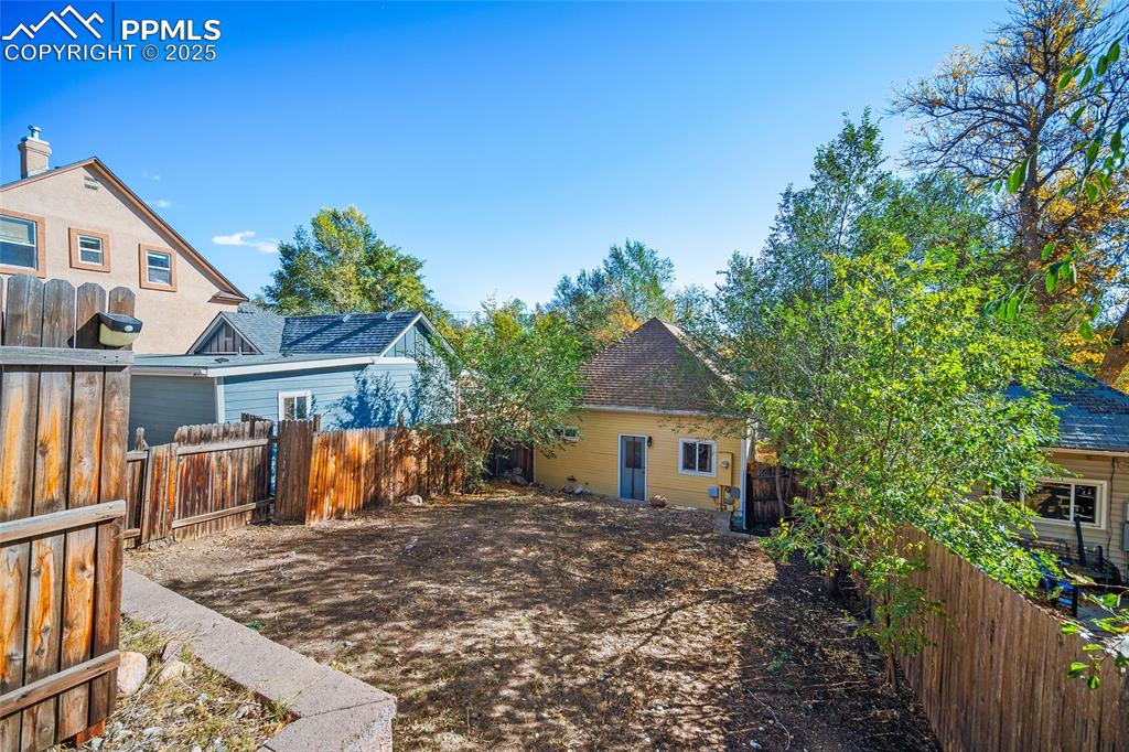 Image 32 of 36: View of yard