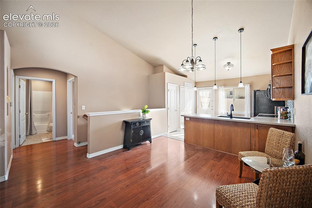 Image 10 of 40: Kitchen
