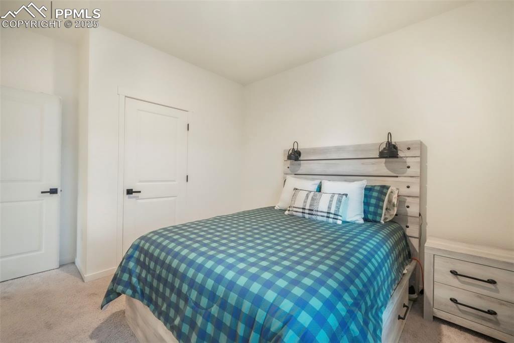 Image 11 of 50: Bedroom