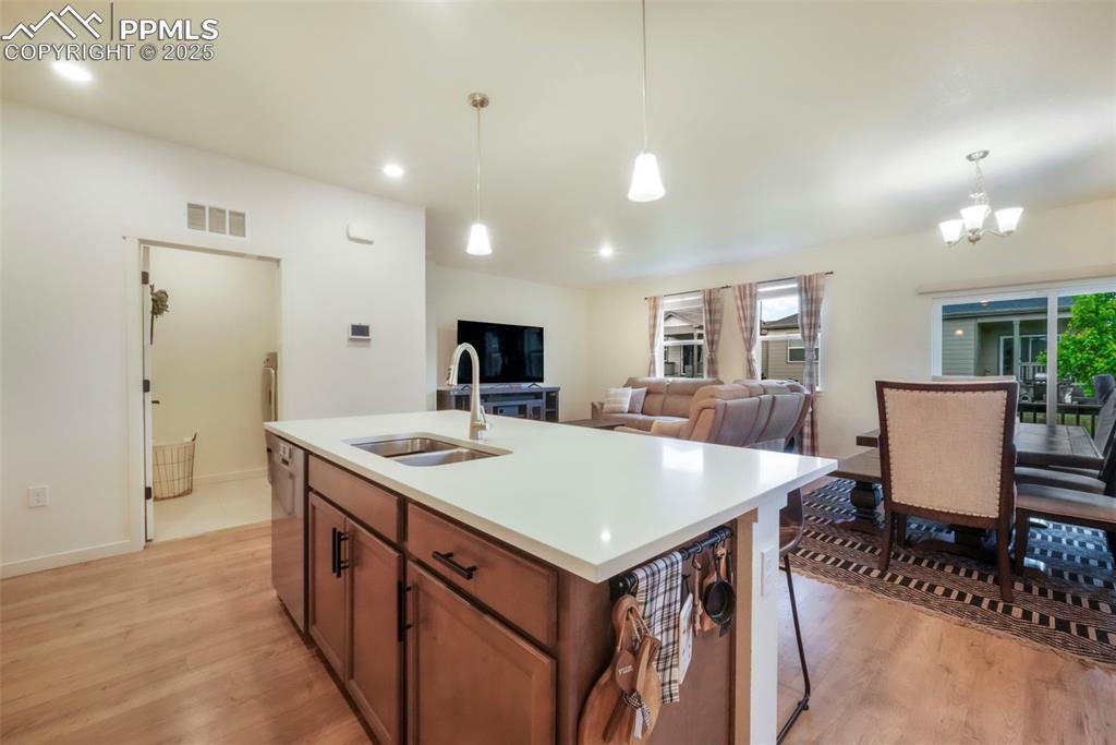 Image 16 of 50: Kitchen