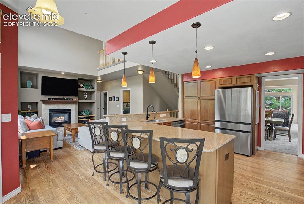 Image 11 of 50: Dining Area