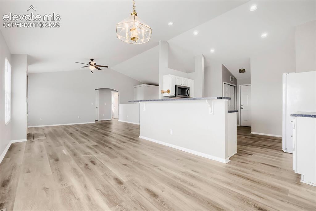 Image 12 of 31: Dining Area