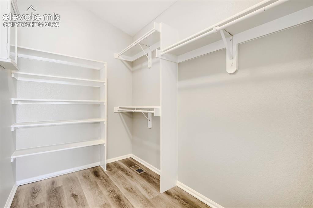 Image 20 of 31: Closet