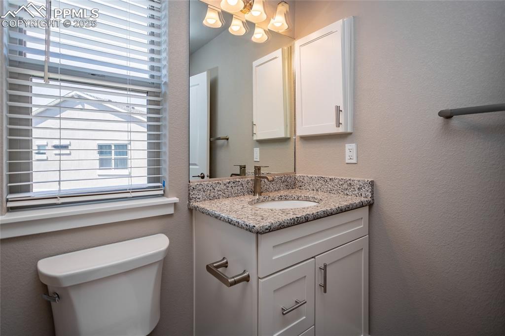 Image 20 of 25: Bathroom