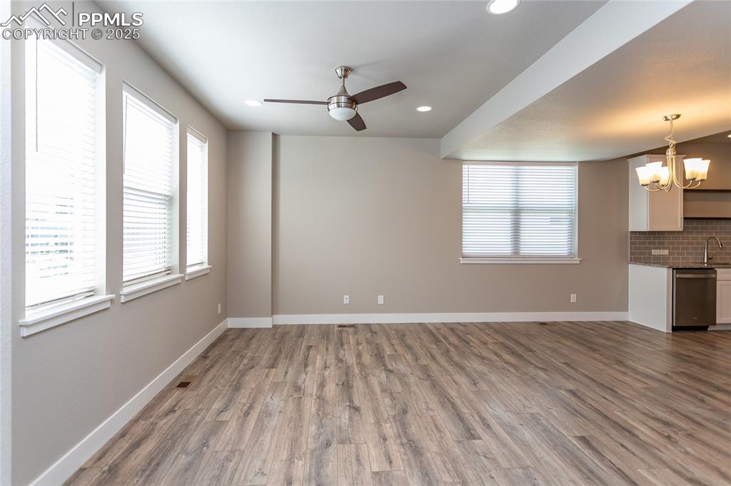 Image 7 of 25: Living Room