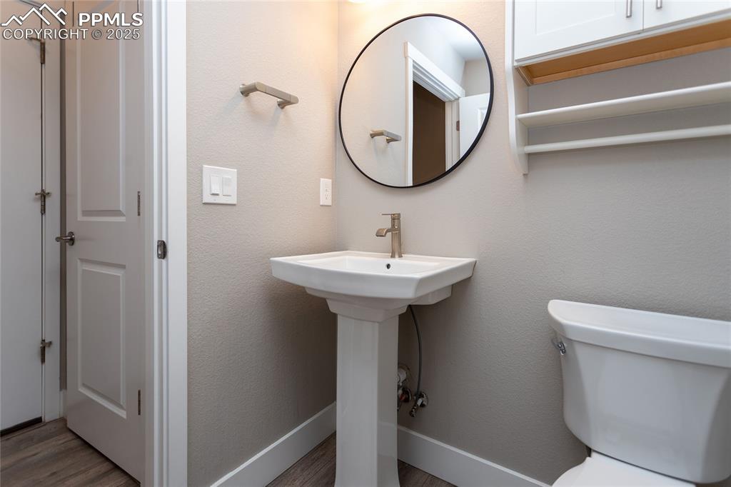 Image 8 of 25: Bathroom