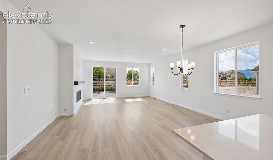 Image 11 of 27: Dining Area